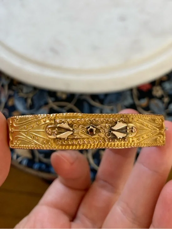 Antique Victorian Ornate Hinged Bangle Bracelet - Picture 3 of 17